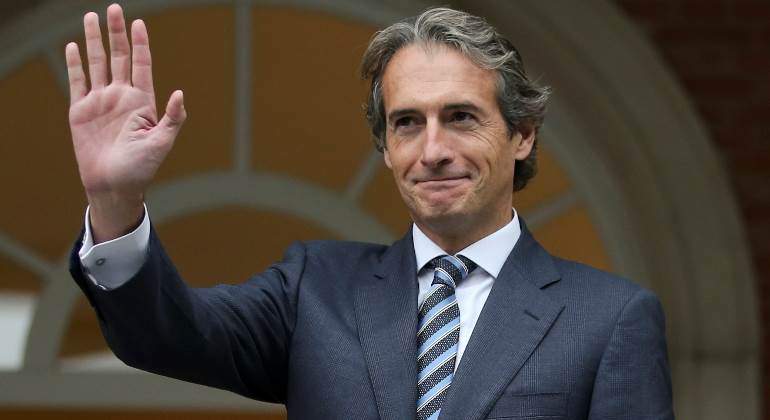 delaserna-inigo-saluda-mano.jpg