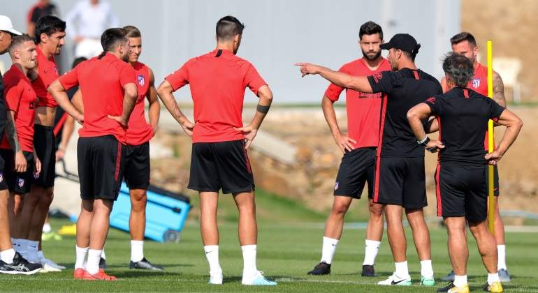 simeone-ordenes-atletico-entrenamiento-verano2019-efe.jpg