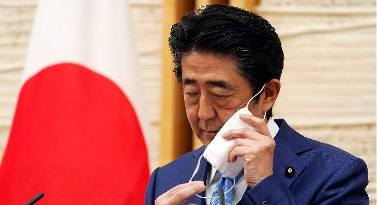shinzo-abe-japon-primer-ministro-mascarilla-reuters-770x420.jpg