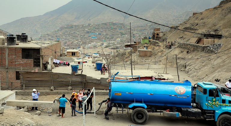 agua-reparto-latam-efe.png