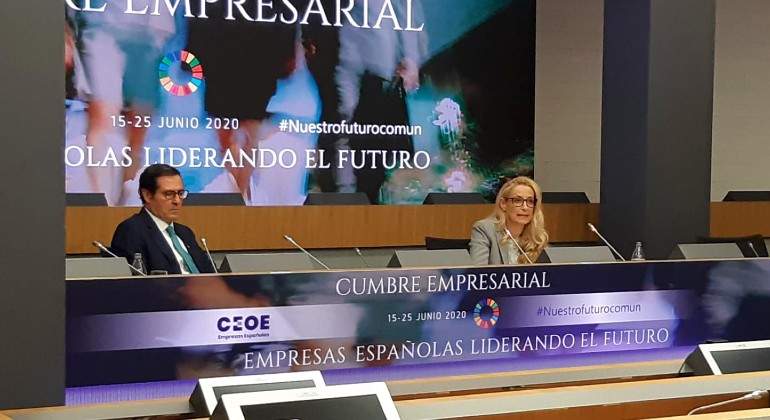 Antoniu Garamendi y Mara Helena Antoln durante la mesa del automvil de la CEOE EE