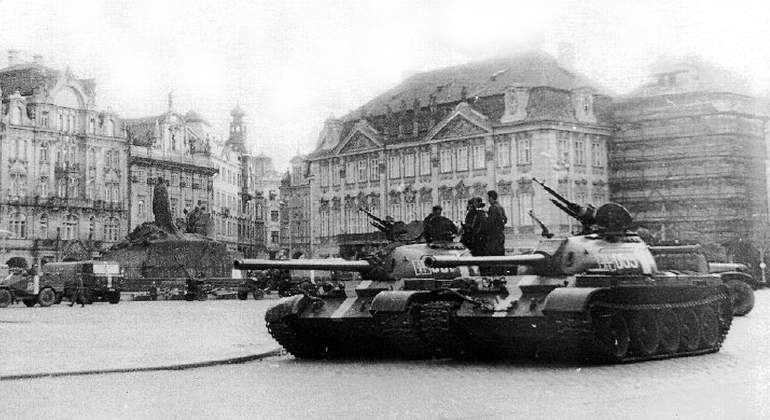 tanques-primavera-praga-cc.jpg