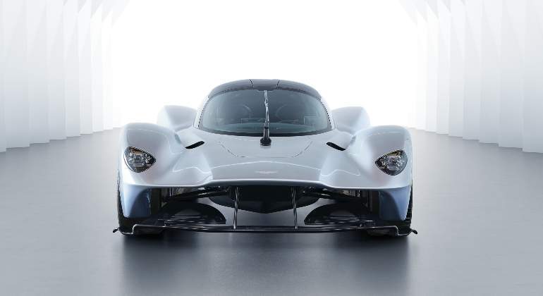 aston-martin-valkyrie.jpg