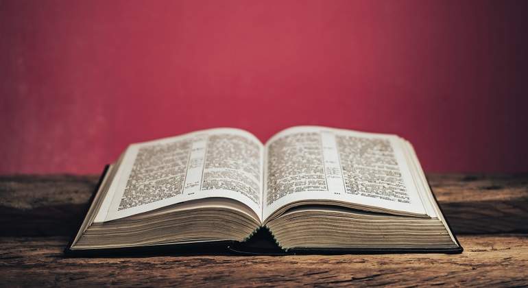 Libro-abierto-por-la-mitad-iStock.jpg
