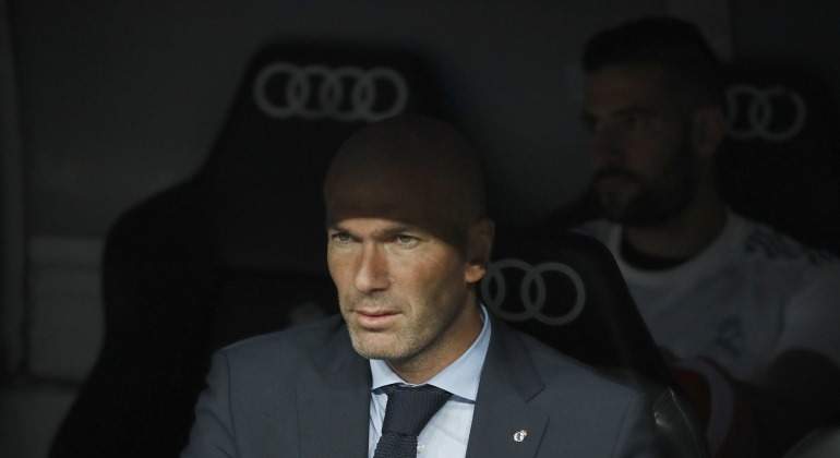 Zidane-oscuro-2017-banquillo-efe.jpg