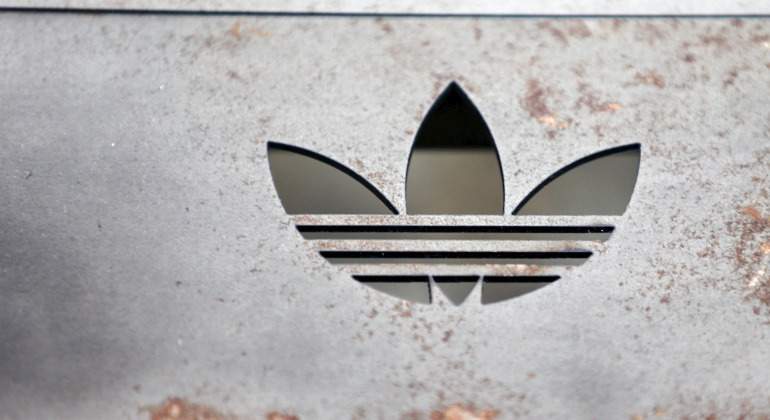 Adidas-logo-pared-Reuters.jpg