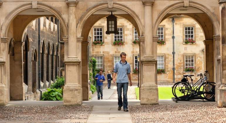 universidad-de-cambridge.jpg