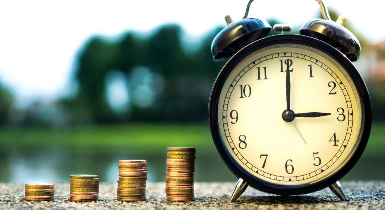 reloj-dinero-recurso-dreamstime.jpg