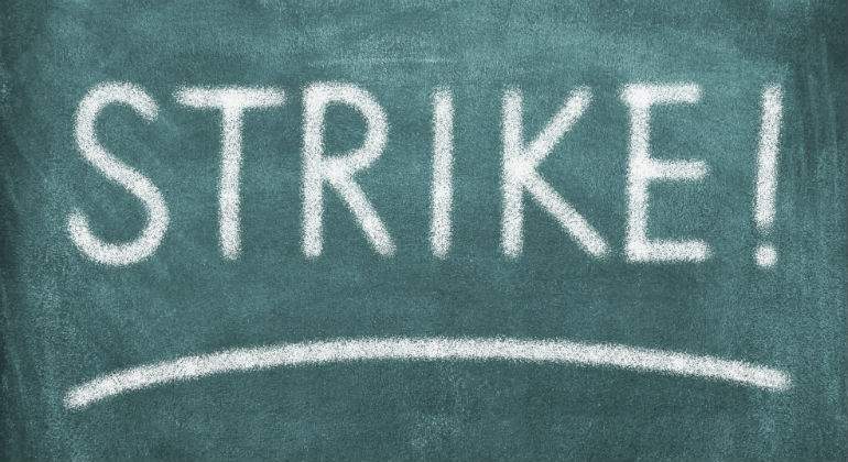 STRIKE111111111111.jpg
