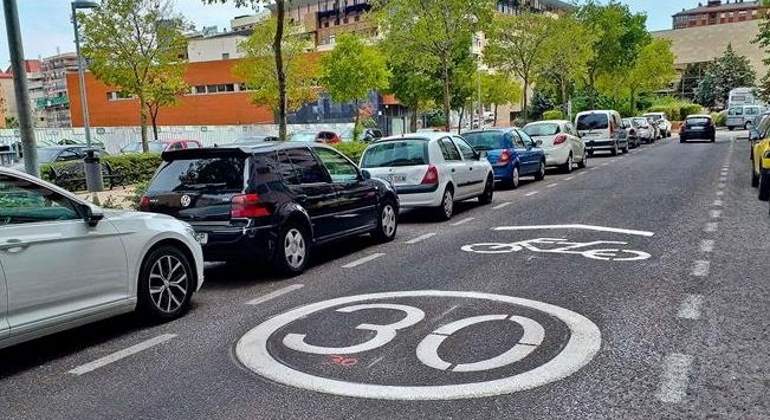 senal-pintada-30kmh-ciudad-ep.jpg