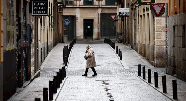 calle-senora-pasea-efe.jpg