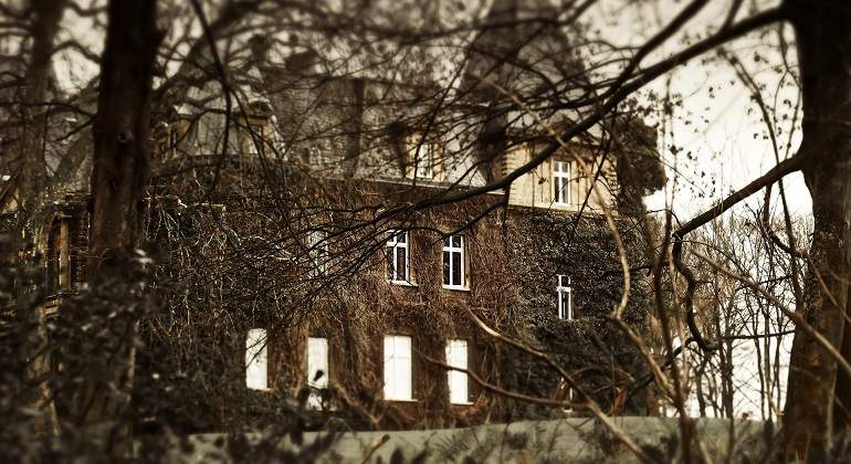 haunted-house-1124241_1920.jpg