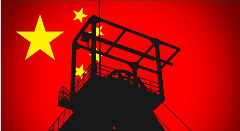 concept-illustration-with-chinese-flag-in-the-background-and-coal-illustration-id1171073512.jpg