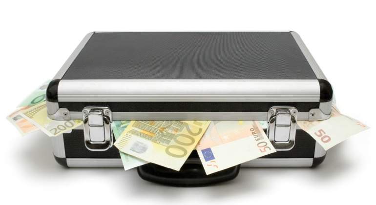 maletin-euros-dreamstime.jpg