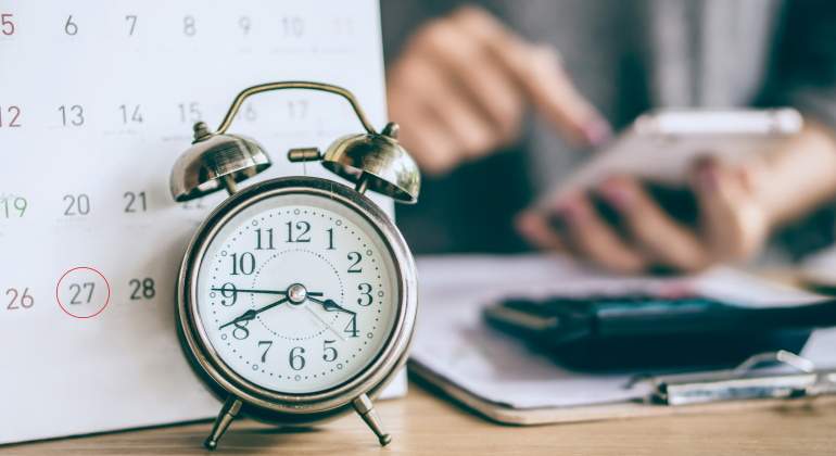 reloj-calendario-cuentas-calculadora-dreamstime.jpg