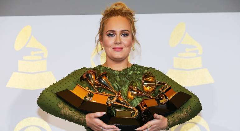 adele-grammy-2017-reuters.jpg
