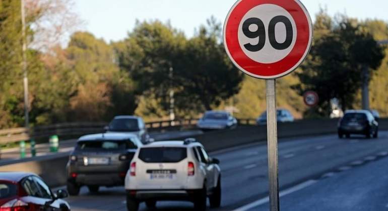 senal-velocidad-90-efe.jpg