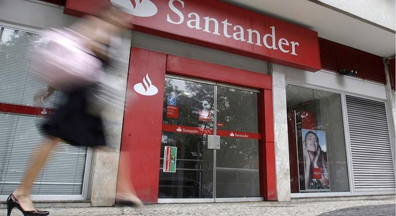 Santander-mujeres-reuters.jpg