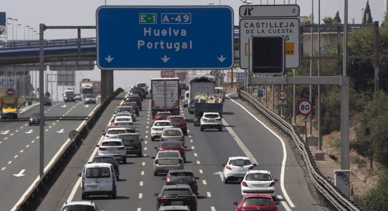 atasco-carreteras-puente-pilar-octubre-dgt-ep.jpg