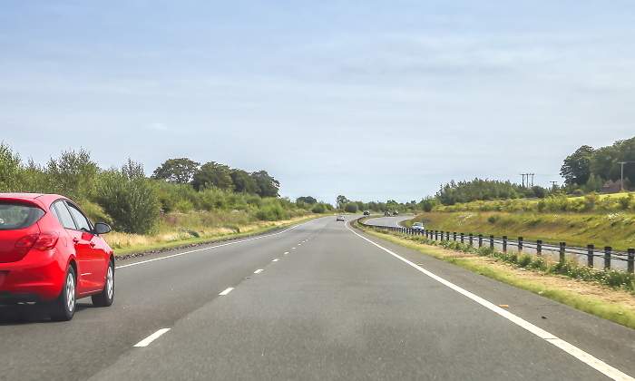 coche-carril-izquierdo-dreamstime.jpg