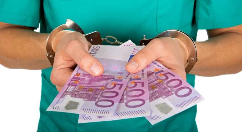medico-billetes-500-alamy.jpg