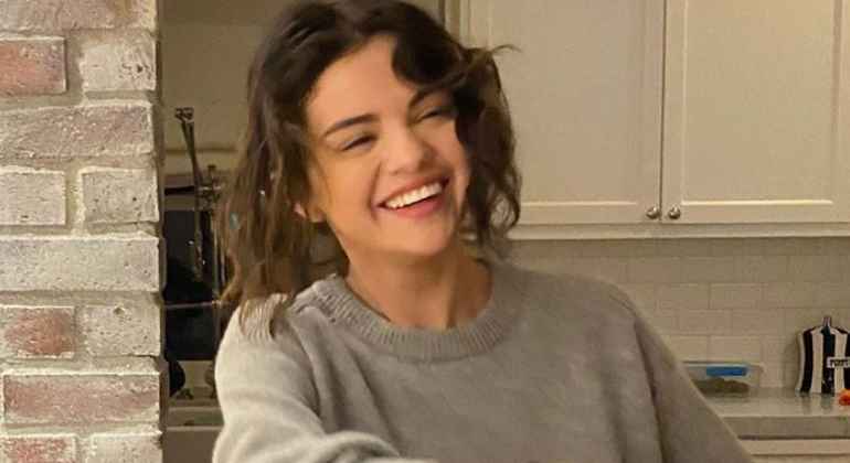 selena-770-1-1-1.jpg