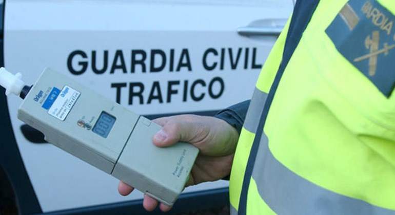 guardia-civil-alcoholimetro-770.jpg
