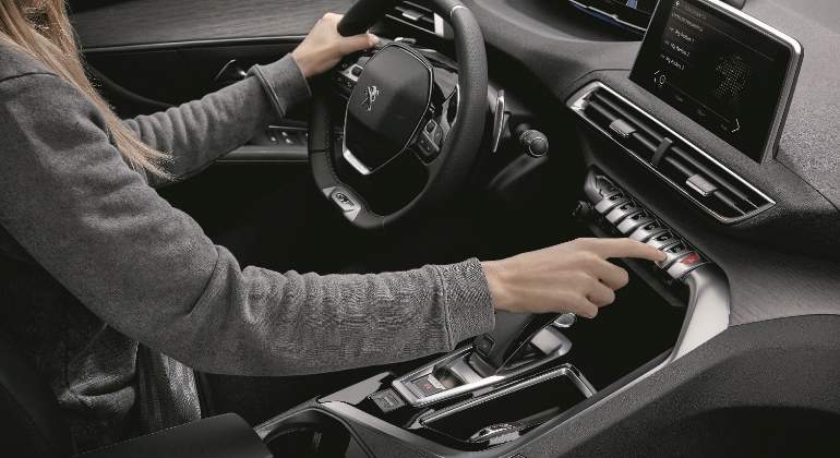 peugeot-3008-interior.jpg