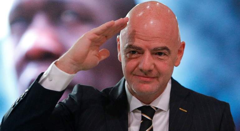 infantino-saludo-reuters.jpg