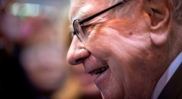 warren-buffett-de-lado-sonriendo-berkshire-hathaway-oraculo-omaha-getty-770x420.jpg