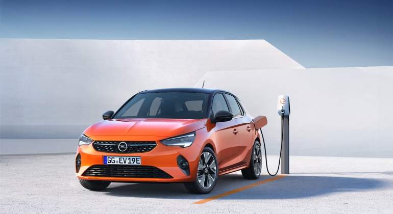 OPEL-ELECTRIFICACIoN-corsa-recargando.01.jpg