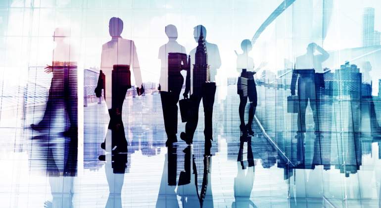 personas-trabajadores-reflejo-oficinas-dreamstime.jpg