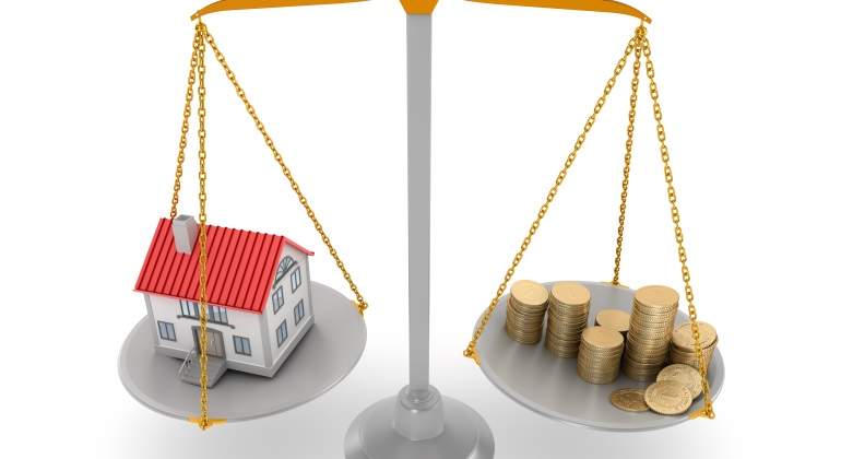 vivienda-balanza-dinero.jpg