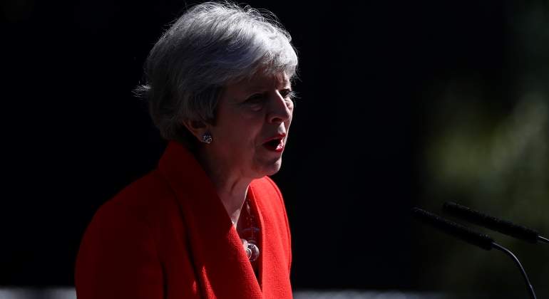 May-dimite-reuters-microfonos.jpg