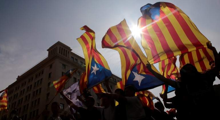 banderas-barcelona-contraluz-10octubre-reuters.jpg