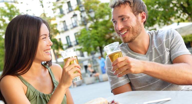 aperitivo-cerveza-gente-tapas-dreams.jpg