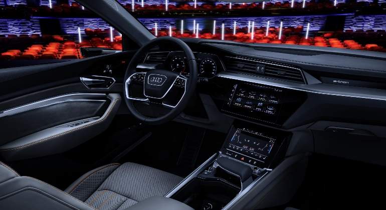 audi-e-tron-prototype-2018-interior-01.jpg