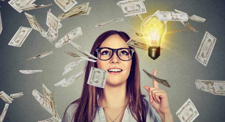 mujer-bombilla-dinero-dreamstime.jpg