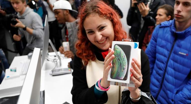 Mujer presume nuevo iPhone