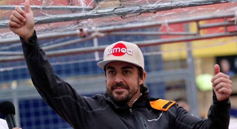 alonso-2018-saluda-reuters.jpg