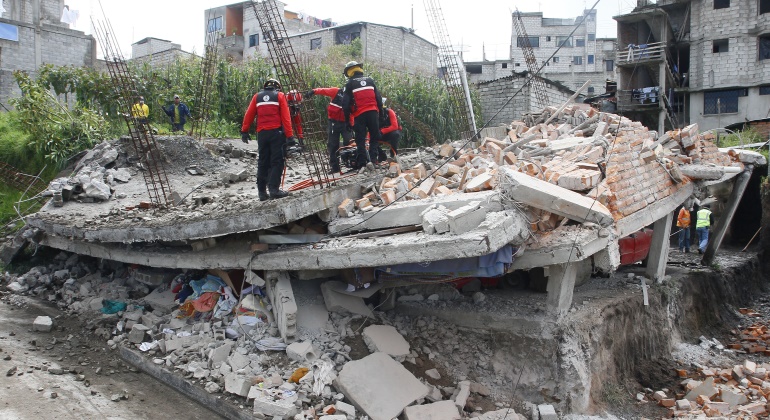 ecuador-escombros-terremoto-efe.jpg