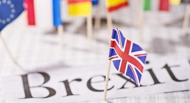 brexit-banderas-papeles-dreamstime-770.jpg
