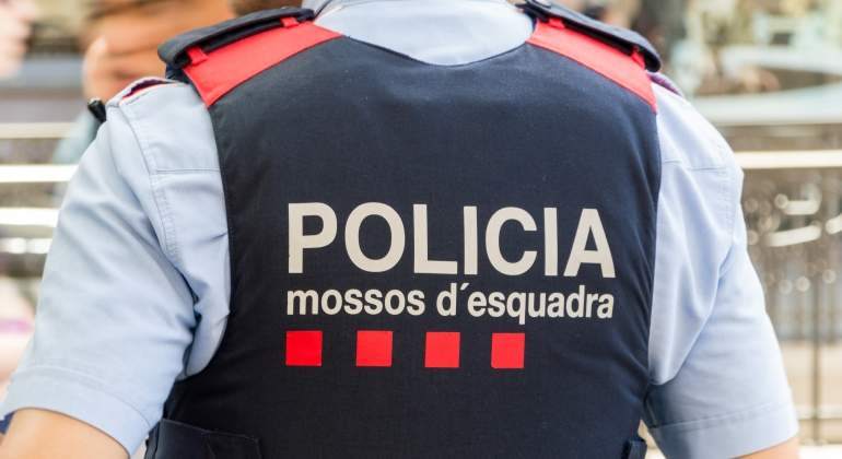 mossos-esquadra-uniforme-dreamstime.jpg
