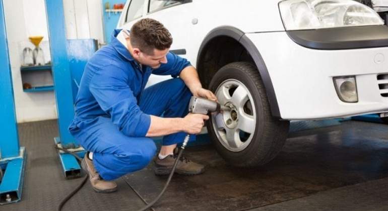 taller-mecanico-coche-euromaster-europapress.jpg