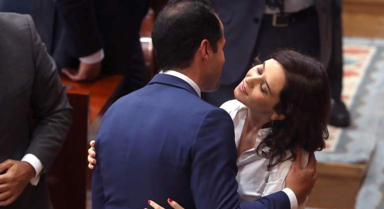 ayuso-aguado-investidura-efe.jpg