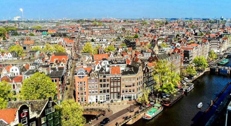 panoramic-view-of-amsterdam-from-westerkerk-tower-the-netherlands-picture-id1250957807.jpg