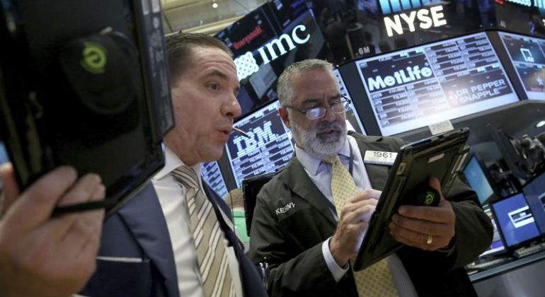 wall-street-brokers.jpg