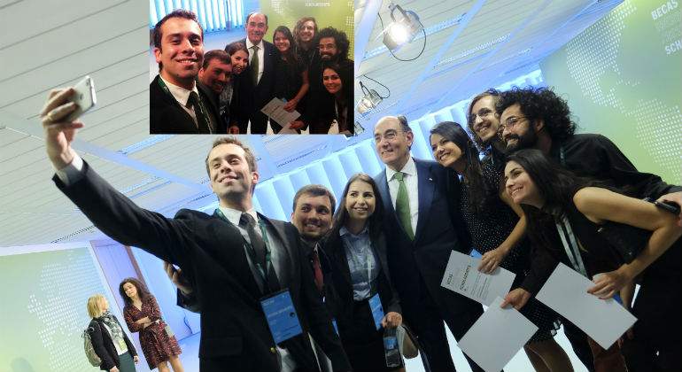 2017-12-12-Selfie-entrega-de-becas-Iberdrola-20171111.jpg