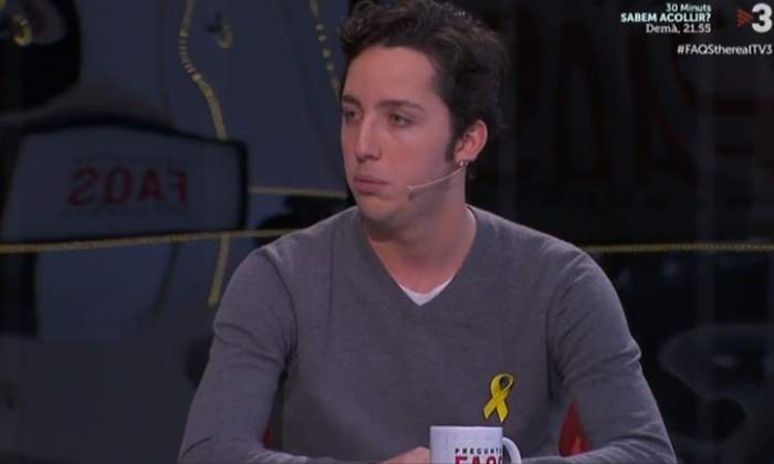pequeno-nicolas-lazo-amarillo.jpg