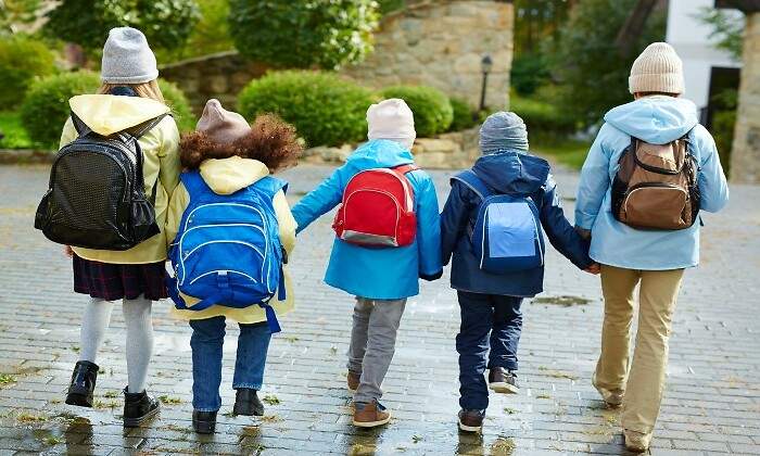 ninos-caminando-juntos.jpg